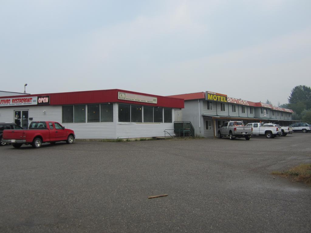 Brothers Inn Motel Принс Джордж Екстериор снимка